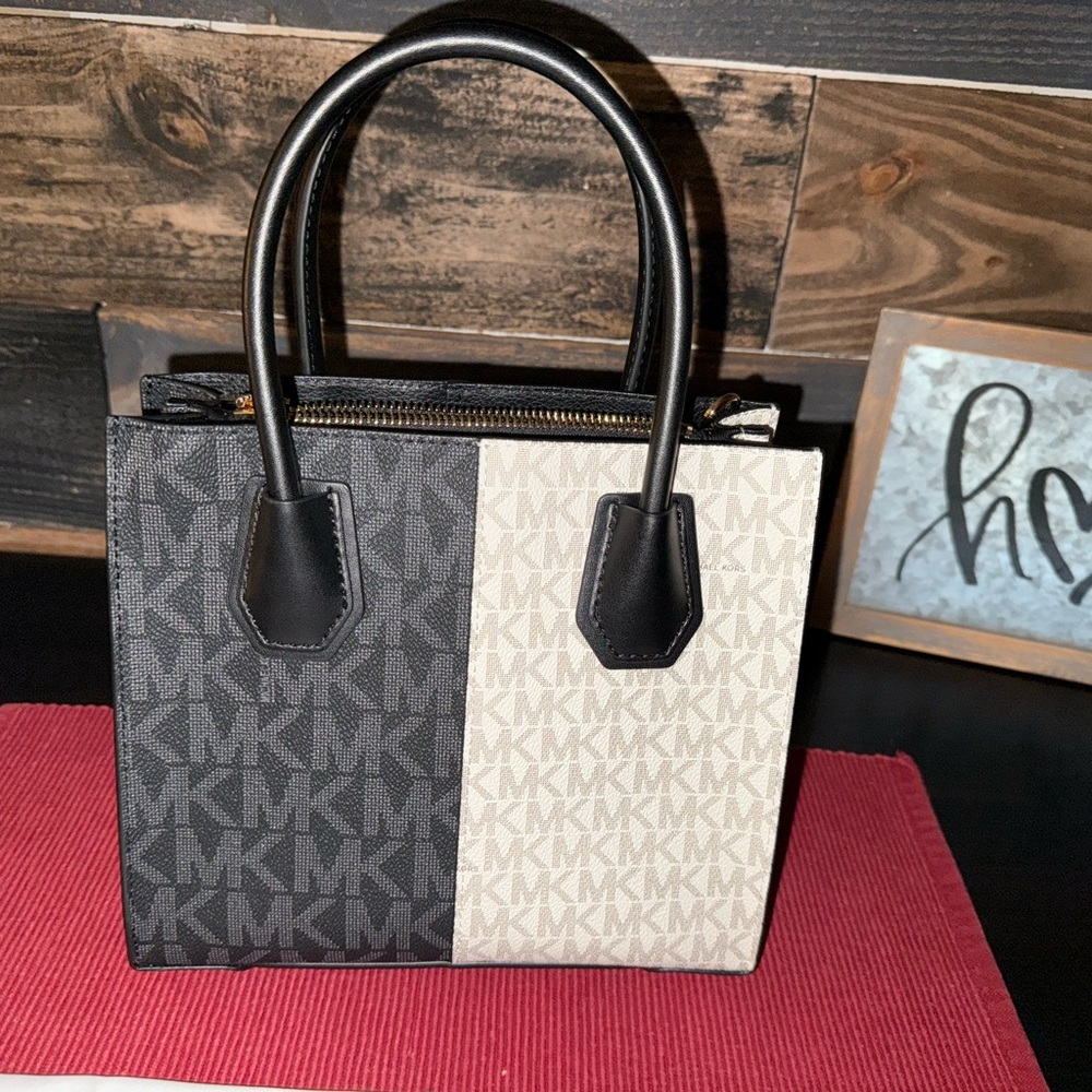 Michael Kors Mercer Medium Two-Tone Logo Bag - Picture 4 of 4